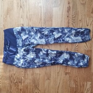 (L) torrid Active Abstract Capri Leggings Cropped Yoga Activewear Gym Athleisure